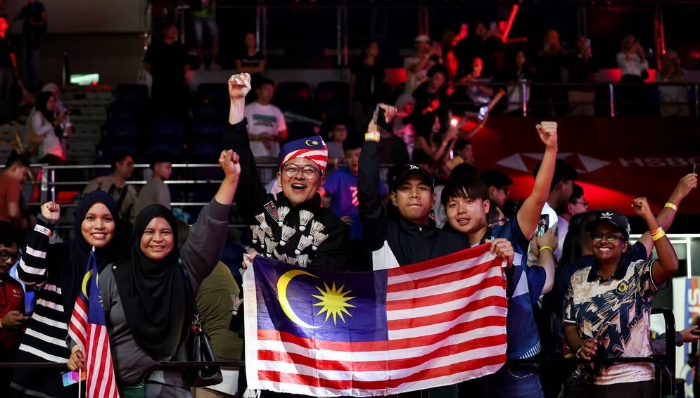 AhJo Badminton Moment